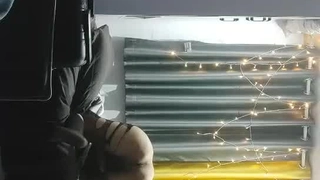 哥哥的小騷寶貝，無毛白虎絲襪高跟情趣肚兜勾搭送快遞的小哥，口交足交舔蛋蛋好騷