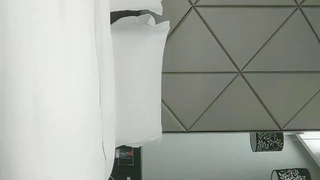 [Uncensored] 以丝足美腿为卖点的易直播平台 人气妖艳女神嘟嘟，一对一给土豪粉丝发的福利视频 太大尺度太劲爆了 首次露逼抠黑逼