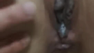 小伙把打扮时尚清纯漂亮妹带到住所半推半就肏了很敏感呼吸急促大声淫叫强行内射妹子嗷嗷哭对白刺激