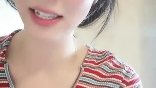 警察发现十几岁的学生在射精后吸吮