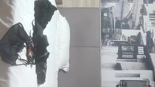 可爱的金发少女模特Gerda脱光衣服展示她令人难以置信的身体