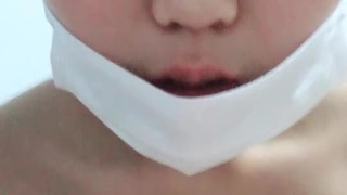 学生用一瓶屁股他妈的自己，啤酒灌肠，大假阳具