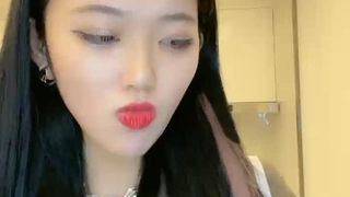 穿着性感服装的丰满Xreindeers坐上大鸡吧开始享受快感