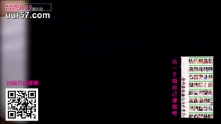 白嫩无毛馒头小穴，渔网袜配皮衣，