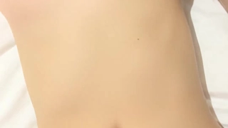 冰恋文大哥出门倒短，把正午睡的嫂子带到租房狂草，摩擦骚逼射嫂子一脸