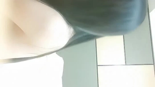 颜值女神第一视角手持镜头拍摄直播，粉嫩大奶特写美鲍鱼手揉搓阴蒂，掰穴很粉嫩嫩第04集