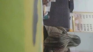 大学女孩在这个业余女同性恋视频中被奶奶舔阴部